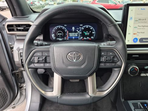 Used 2025 Toyota Tacoma TRD Off-Road AWD/4WD image 18