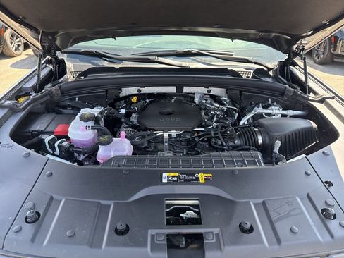 New 2026 Jeep Grand Cherokee Altitude AWD/4WD image 32