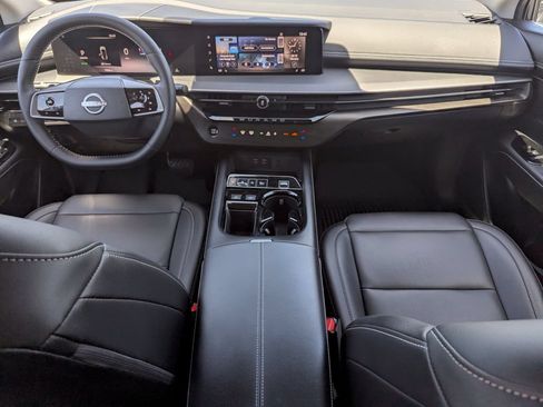 Used 2025 Nissan Murano SV FWD image 11