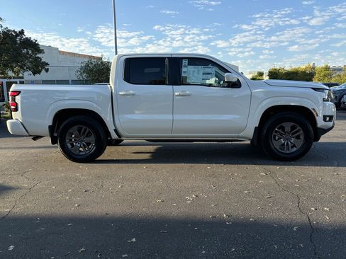 New 2025 Nissan Frontier SV w/ SV Convenience Package image 2