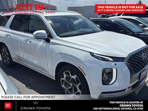 Used 2022 Hyundai Palisade Calligraphy w/ Winter Package FWD image 2