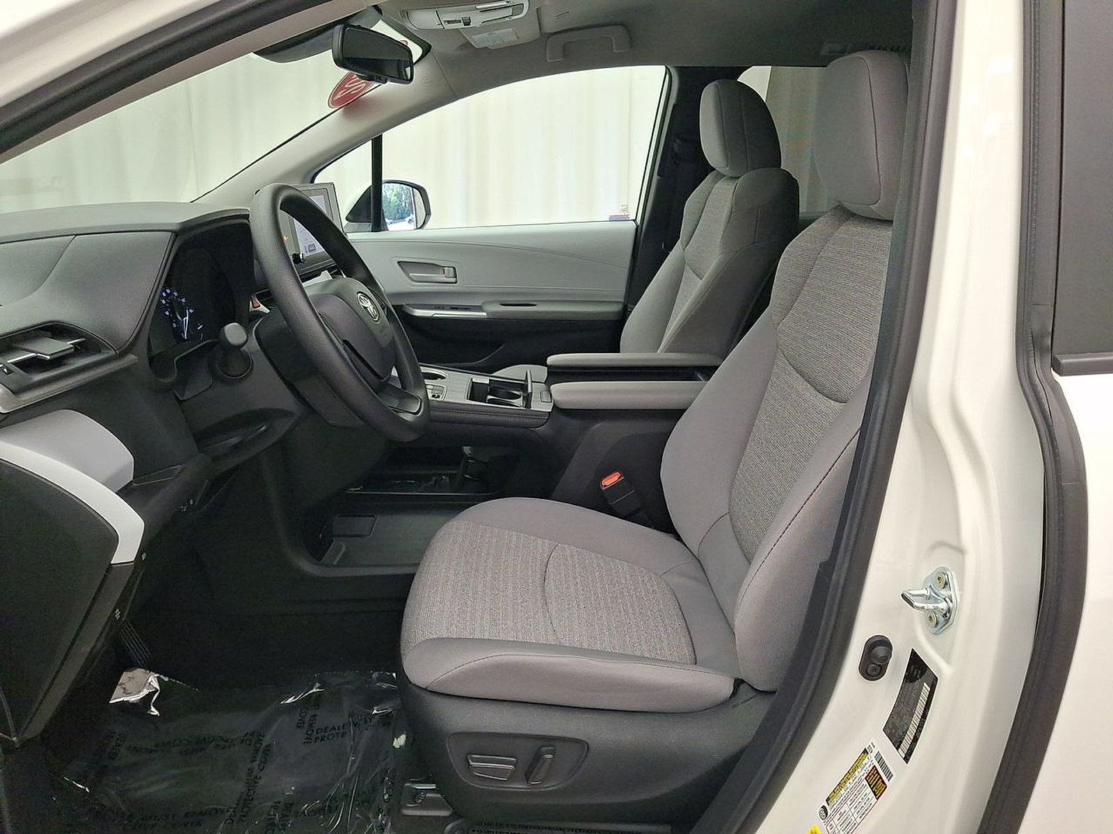Certified 2026 Toyota Sienna LE AWD/4WD image 15