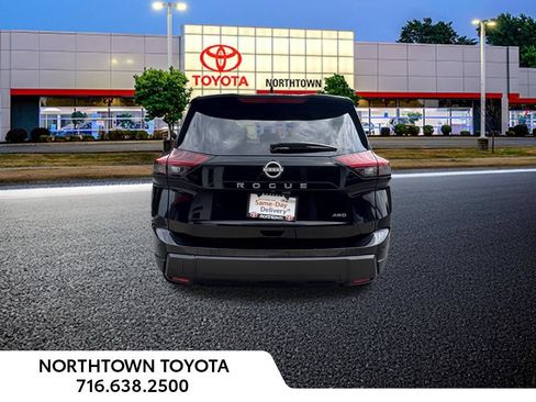 Used 2025 Nissan Rogue SV AWD/4WD image 6