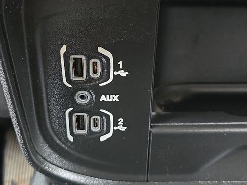 Used 2022 RAM 3500 Tradesman w/ Chrome Appearance Group AWD/4WD image 17