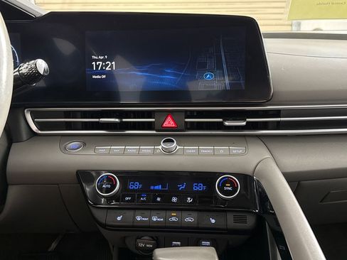 Used 2023 Hyundai Elantra SEL w/ Convenience Package image 20