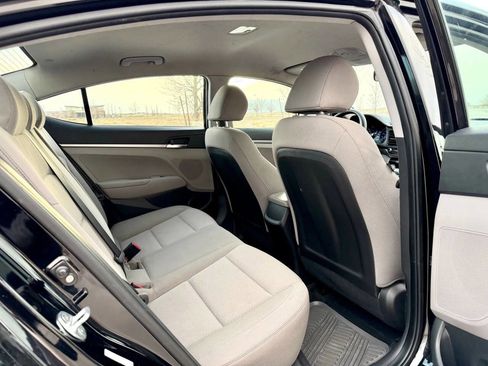 Used 2019 Hyundai Elantra SE image 17