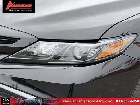 Used 2024 Toyota Camry SE FWD image 11
