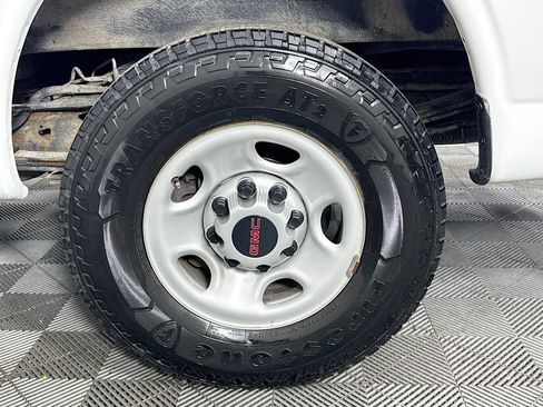 Used 2020 GMC Savana 2500 image 30