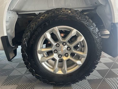 Used 2024 Chevrolet Silverado 1500 LT w/ Z71 Off-Road Package AWD/4WD image 10