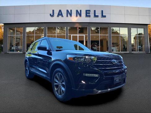 Used 2022 Ford Explorer XLT w/ Equipment Group 202A image 3