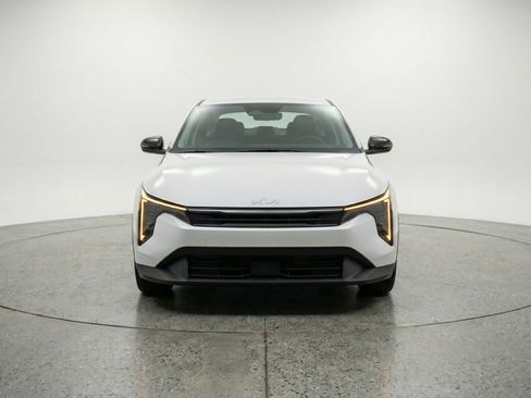 Used 2025 Kia K4 LXS image 2