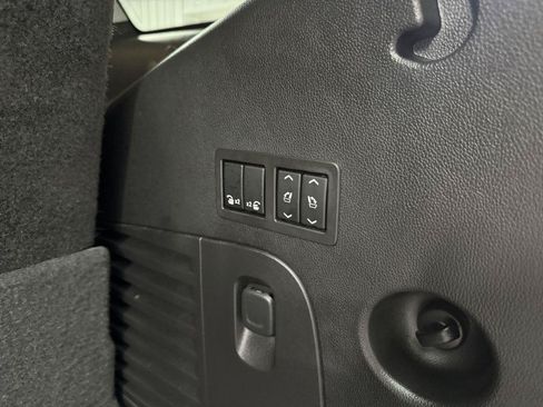 Used 2015 Chevrolet Tahoe LTZ AWD/4WD image 38