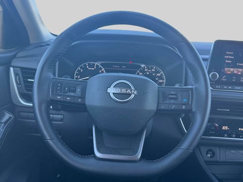 Used 2025 Nissan Rogue SV AWD/4WD image 13