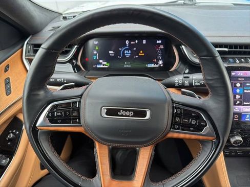 Used 2022 Jeep Grand Cherokee Summit AWD/4WD image 3