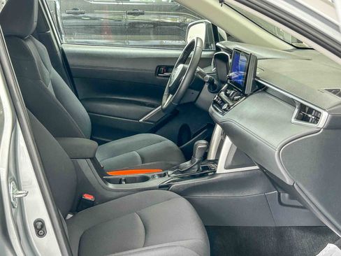 Used 2024 Toyota Corolla Cross LE w/ Moonroof Package AWD/4WD image 15