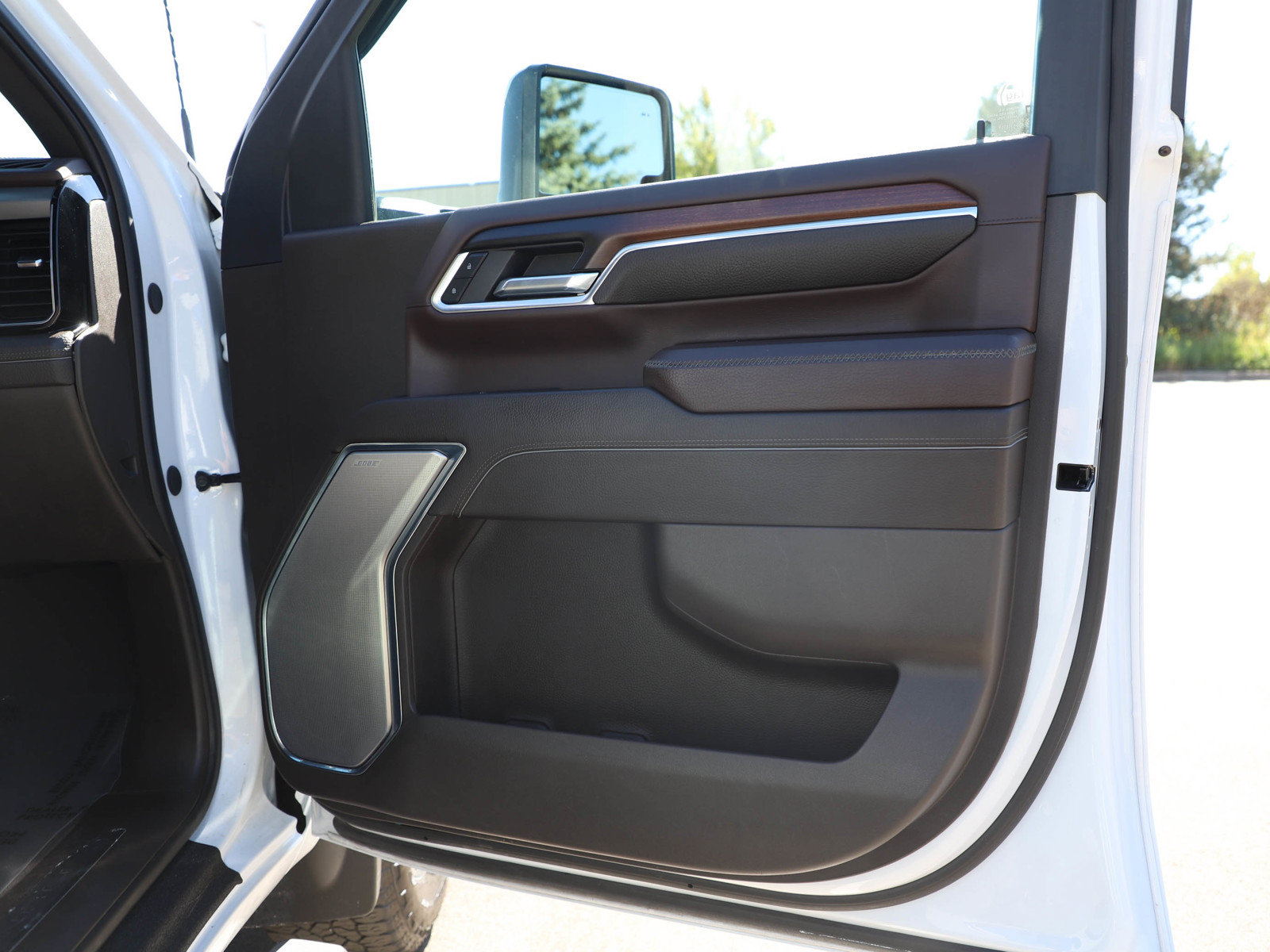 Used 2024 GMC Sierra 2500 Denali w/ Denali Reserve Package AWD/4WD image 9