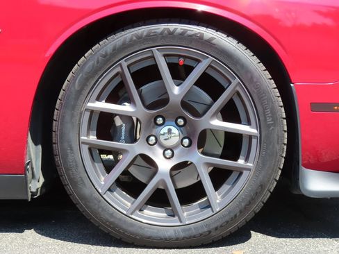 Used 2016 Dodge Challenger R/T Scat Pack w/ Leather Interior Group RWD image 16