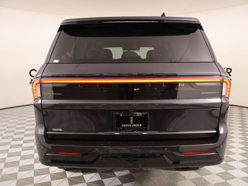 New 2026 Lincoln Navigator Premiere AWD/4WD image 23
