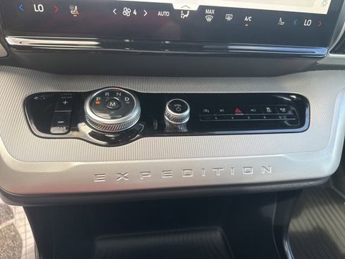 New 2025 Ford Expedition Active image 25