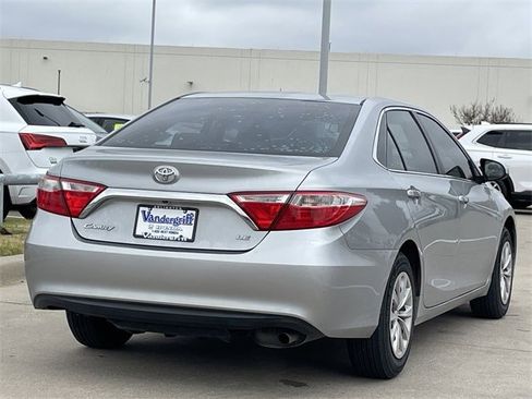 Used 2017 Toyota Camry LE image 4