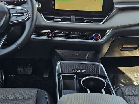 Used 2025 Chevrolet Equinox LT w/ Convenience Package II image 28