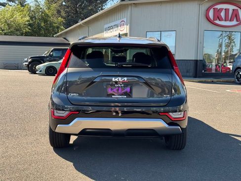 New 2025 Kia Niro SX Touring image 4