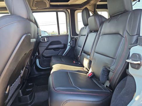 Used 2024 Jeep Wrangler Unlimited Rubicon AWD/4WD image 12