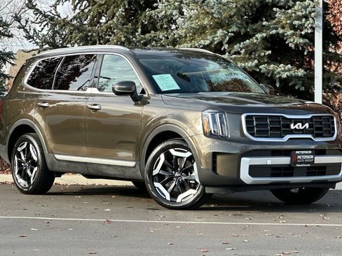 Used 2025 Kia Telluride S image 2