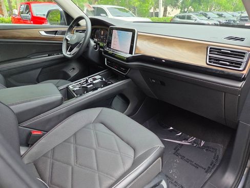 Used 2024 Volkswagen Atlas SE FWD image 9