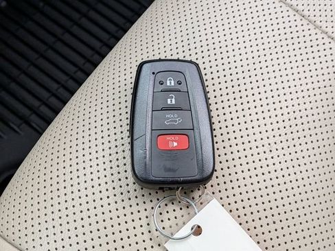 Used 2021 Toyota Highlander Limited image 40