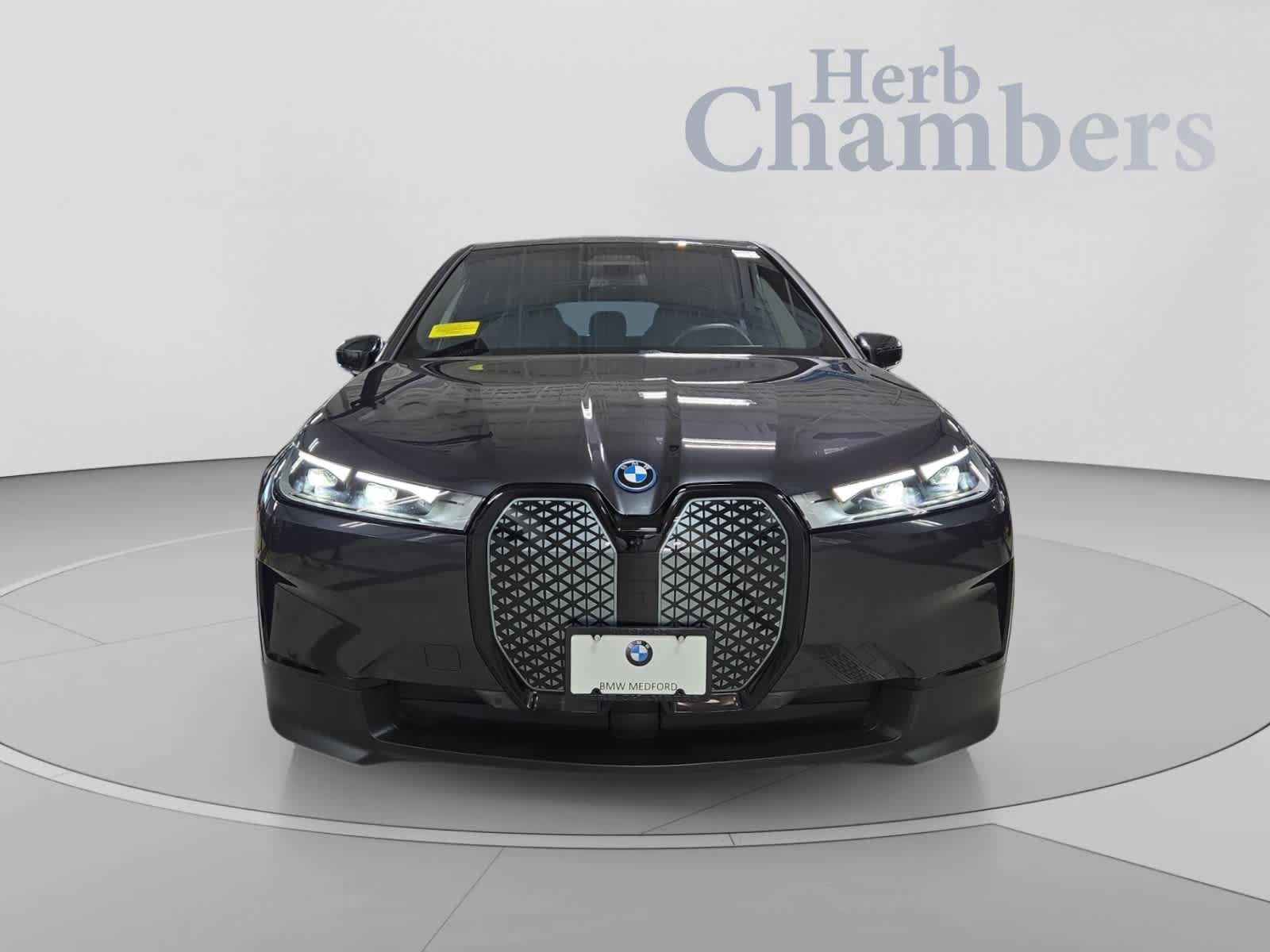 Used 2025 BMW iX xDrive50 w/ Premium Package AWD/4WD image 2