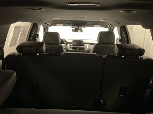 Used 2024 Chevrolet Suburban LT image 12