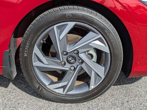 Used 2025 Hyundai Elantra Sport image 11