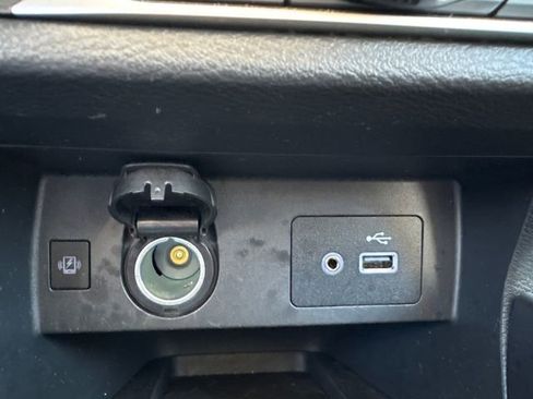 Used 2025 Nissan Versa SV image 30