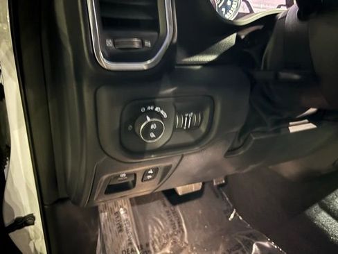 Used 2025 RAM 1500 Laramie image 16