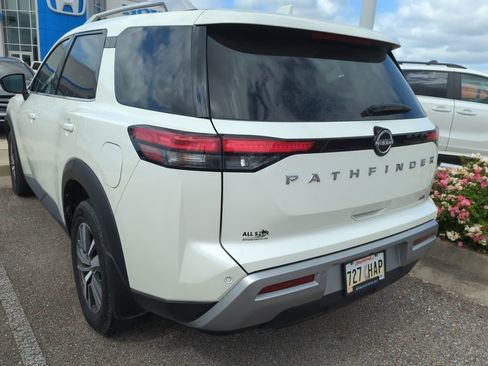 Used 2024 Nissan Pathfinder SL w/ Cargo Package image 4