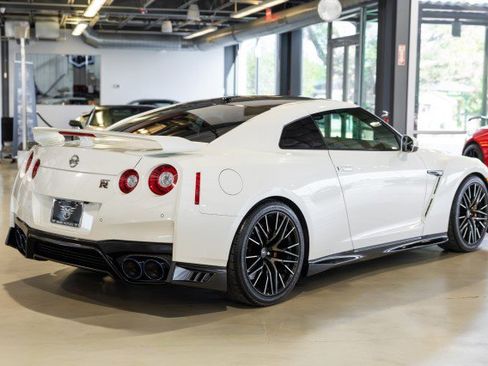 Used 2021 Nissan GT-R Premium image 6