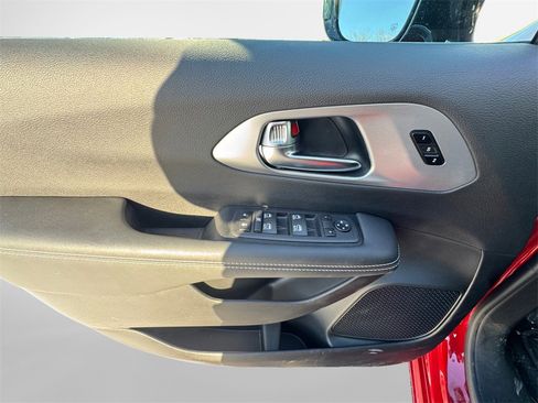 Certified 2026 Chrysler Pacifica Select image 25