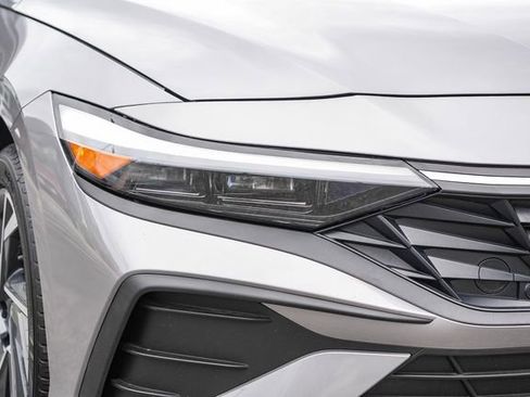 Certified 2025 Hyundai Elantra Sport image 4