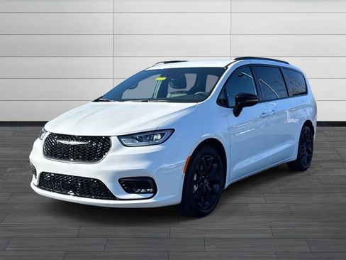 New 2026 Chrysler Pacifica Select w/ S Appearance Package FWD image 8