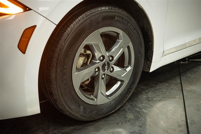 Used 2023 Kia K5 LXS FWD image 3