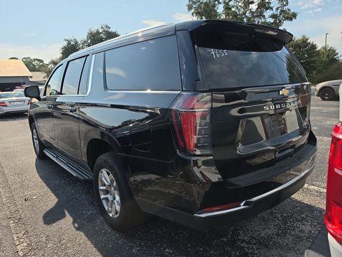 Used 2025 Chevrolet Suburban LT RWD image 6