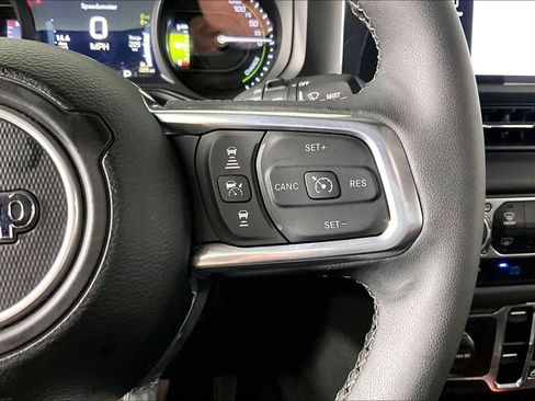 Used 2025 Jeep Wrangler Unlimited Sahara AWD/4WD image 11