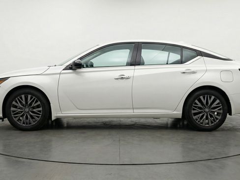 Used 2025 Nissan Altima 2.5 SV image 5