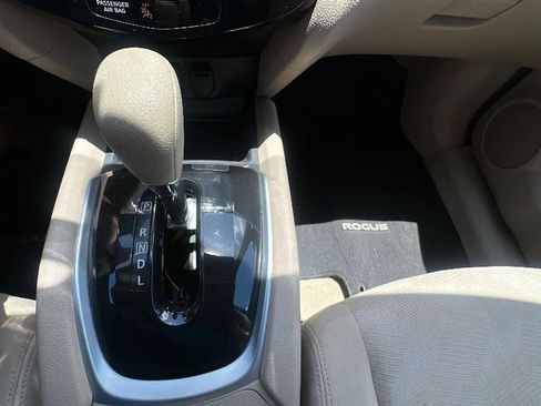 Used 2015 Nissan Rogue SV FWD image 39