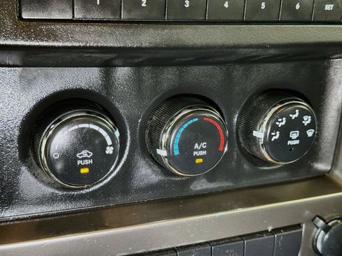 Used 2012 Jeep Liberty Sport RWD image 12