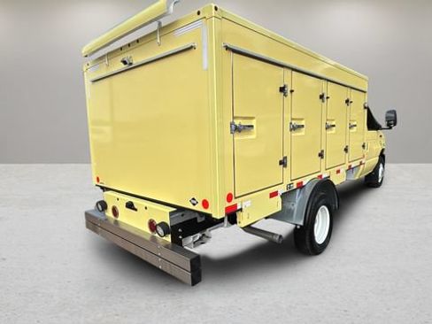 Used 2022 Ford E-450 and Econoline 450 Super Duty RWD image 40