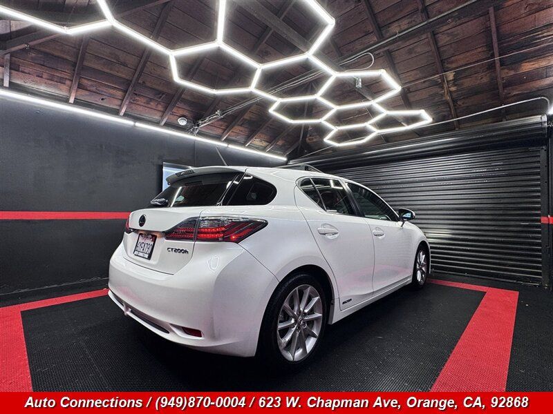 Used 2013 Lexus CT 200h w/ Premium Pkg w/Navigation FWD image 3