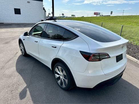 Used 2022 Tesla Model Y Long Range image 7