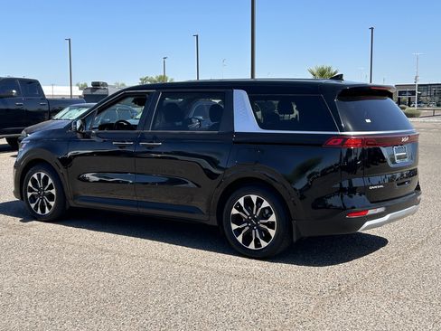 Used 2024 Kia Carnival EX FWD image 4